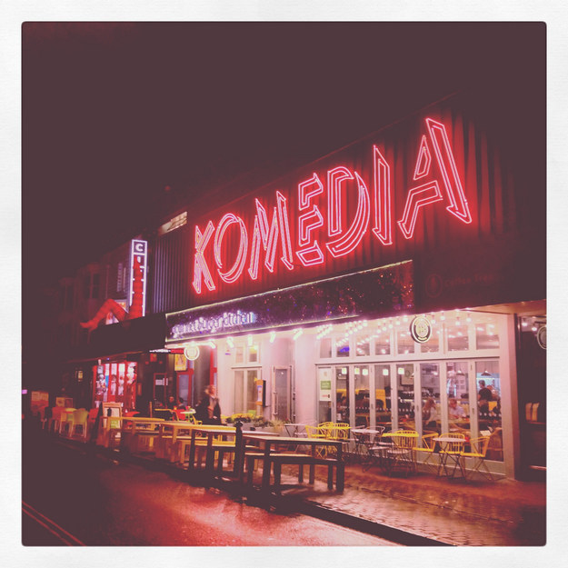 Komedia